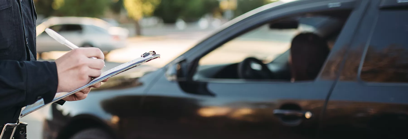 Дорога сквозь исландские холмы