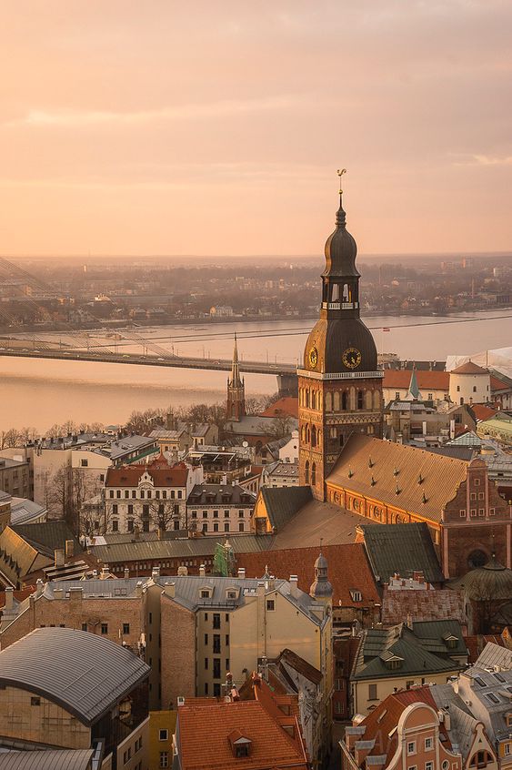 Панорама Риги и шпиль Домского собора